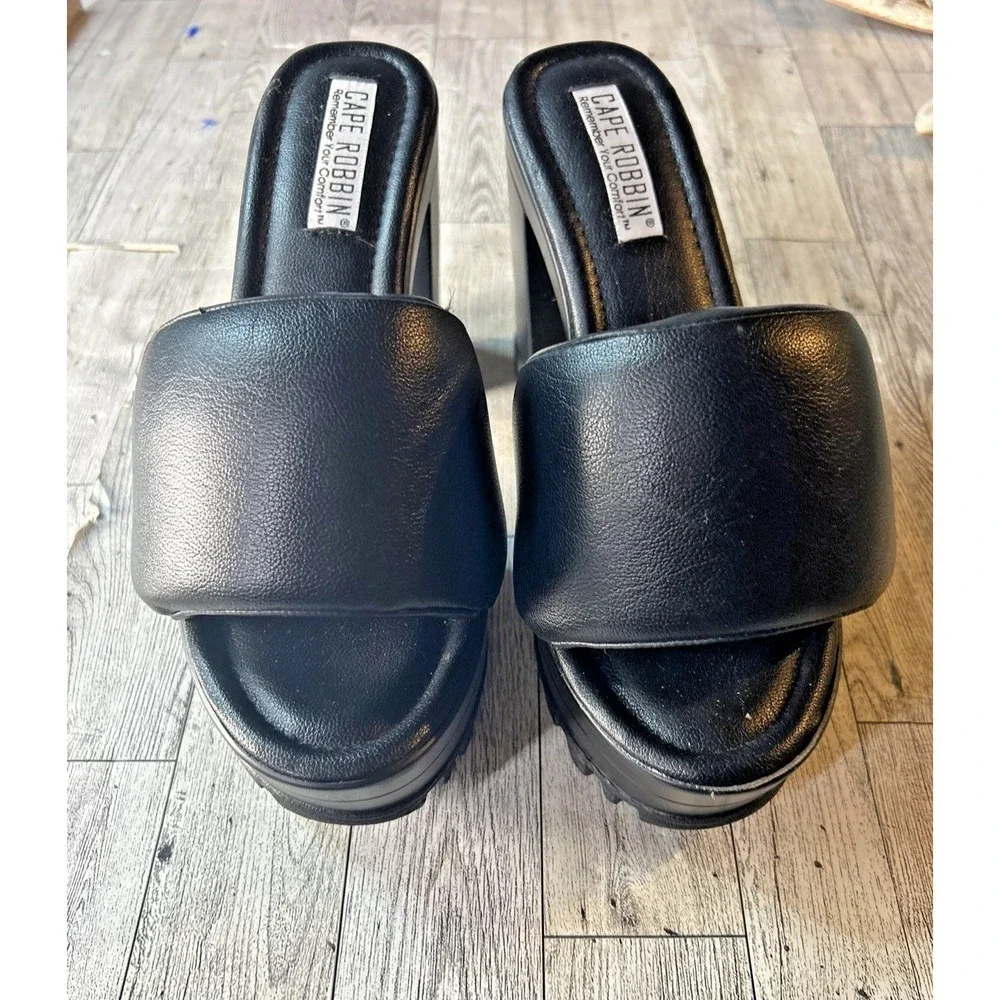 Cape Robbin Delta Black Padded Platform Sandals Womens 9 Chunky Block Heel Mules